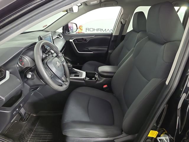 Used 2021 Toyota RAV4 LE AWD/4WD image 18
