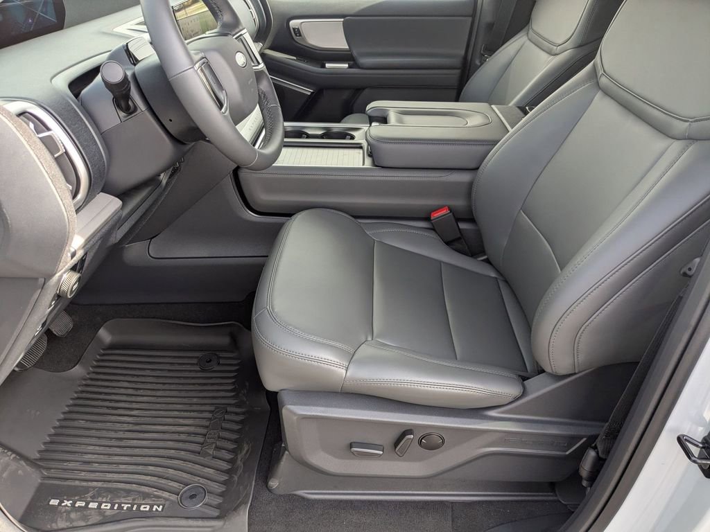 New 2026 Ford Expedition Active image 15