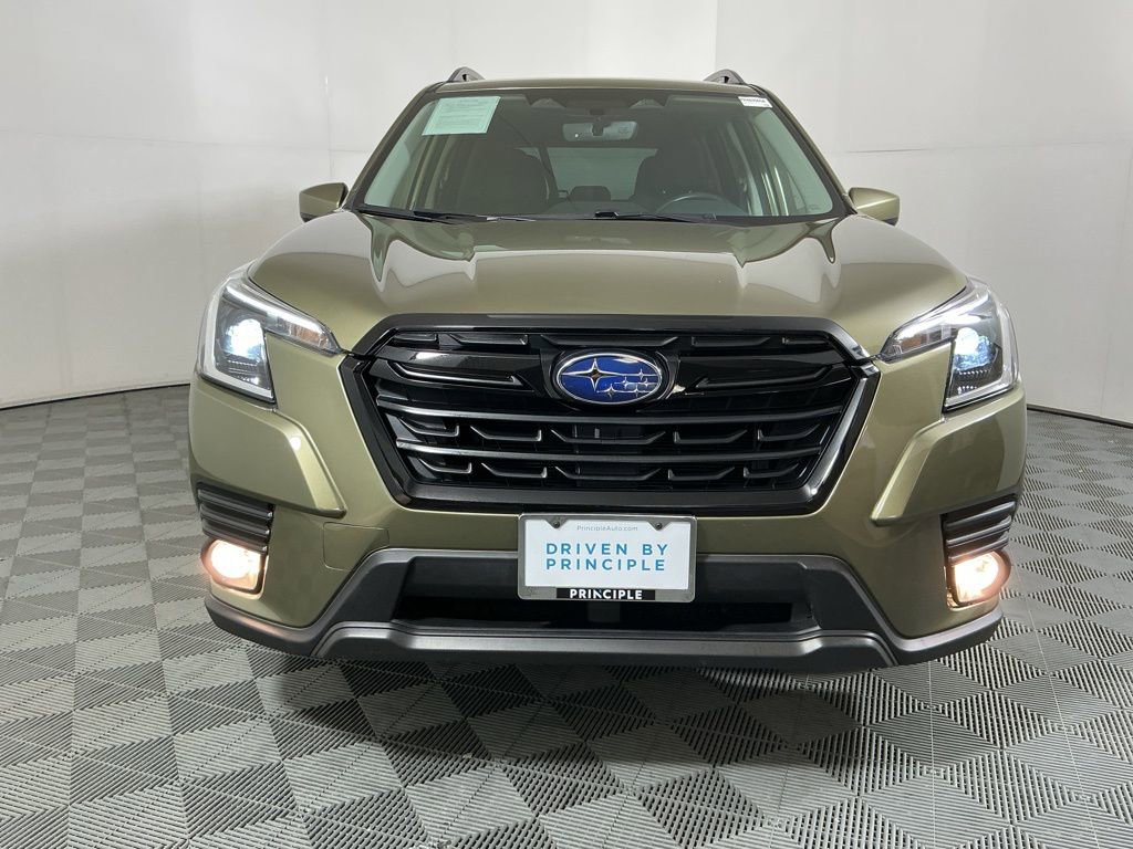 Used 2023 Subaru Forester Premium AWD/4WD image 3