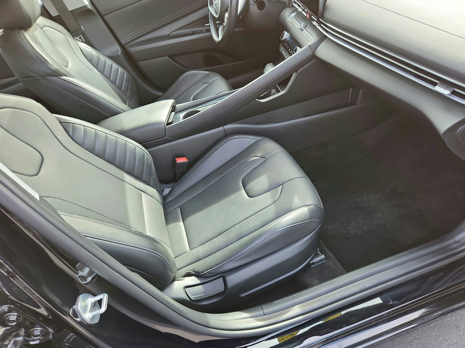 Used 2023 Hyundai Elantra Limited image 25