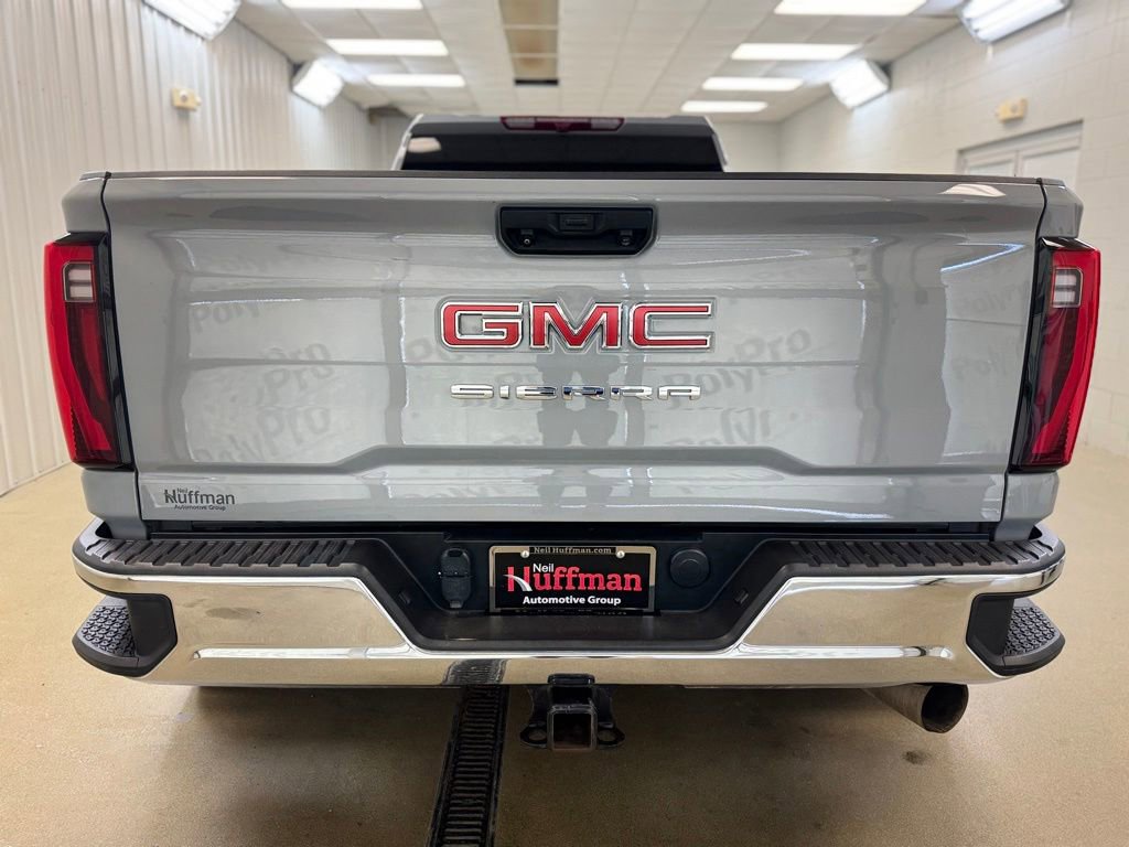 Used 2024 GMC Sierra 3500 Pro AWD/4WD image 7