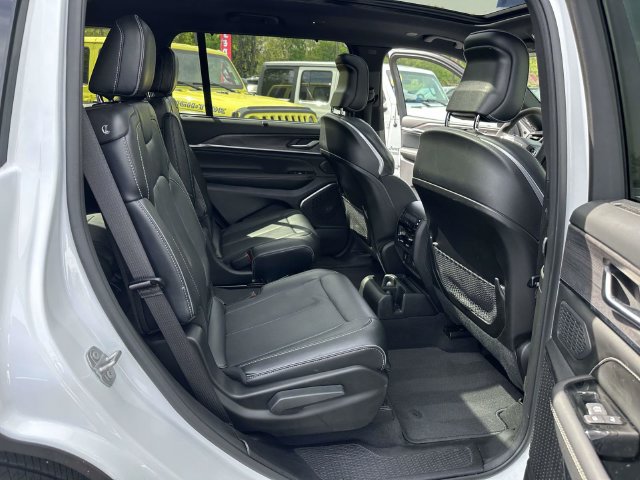 Certified 2024 Jeep Grand Cherokee L Overland w/ Luxury Tech Group IV AWD/4WD image 24