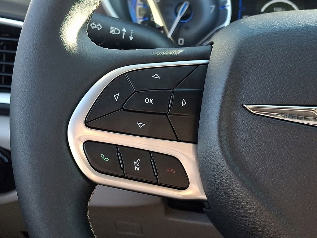 Used 2024 Chrysler Voyager LX image 23