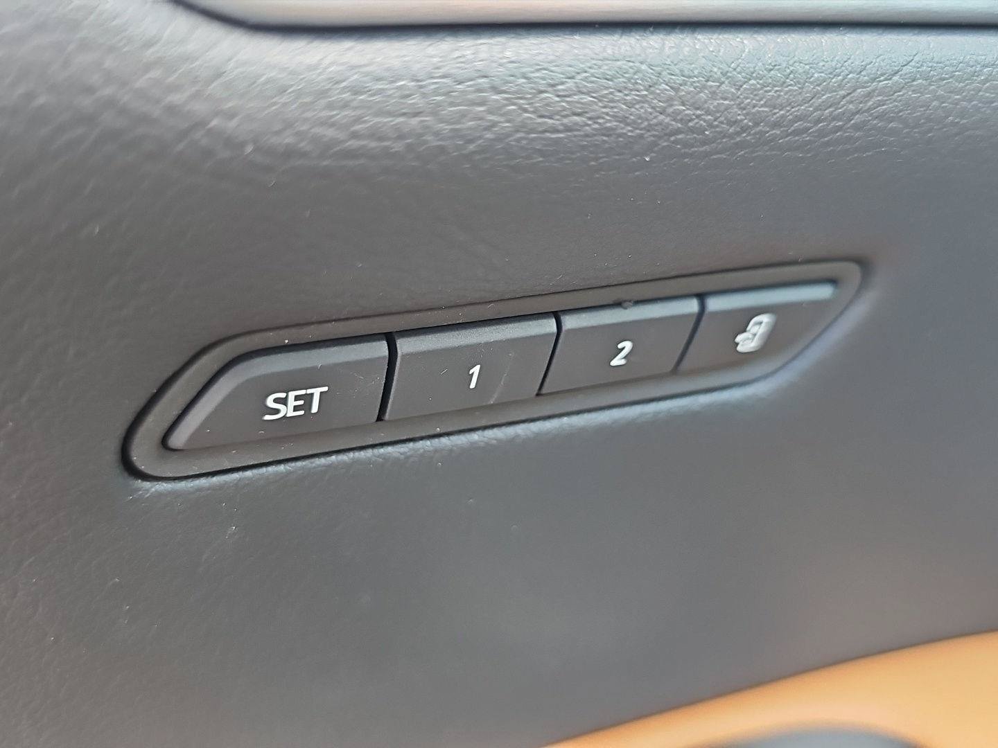 Used 2025 Cadillac XT5 Premium Luxury w/ LPO, Floor Liner Package AWD/4WD image 24