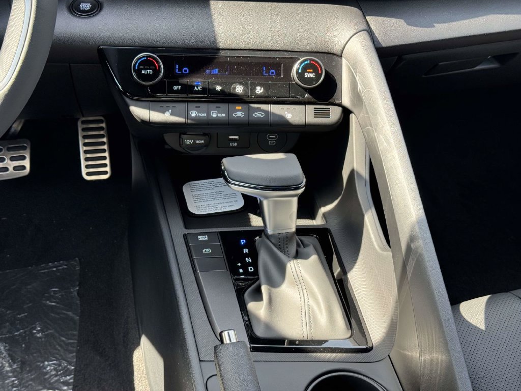 New 2026 Hyundai Elantra SEL Sport FWD image 22