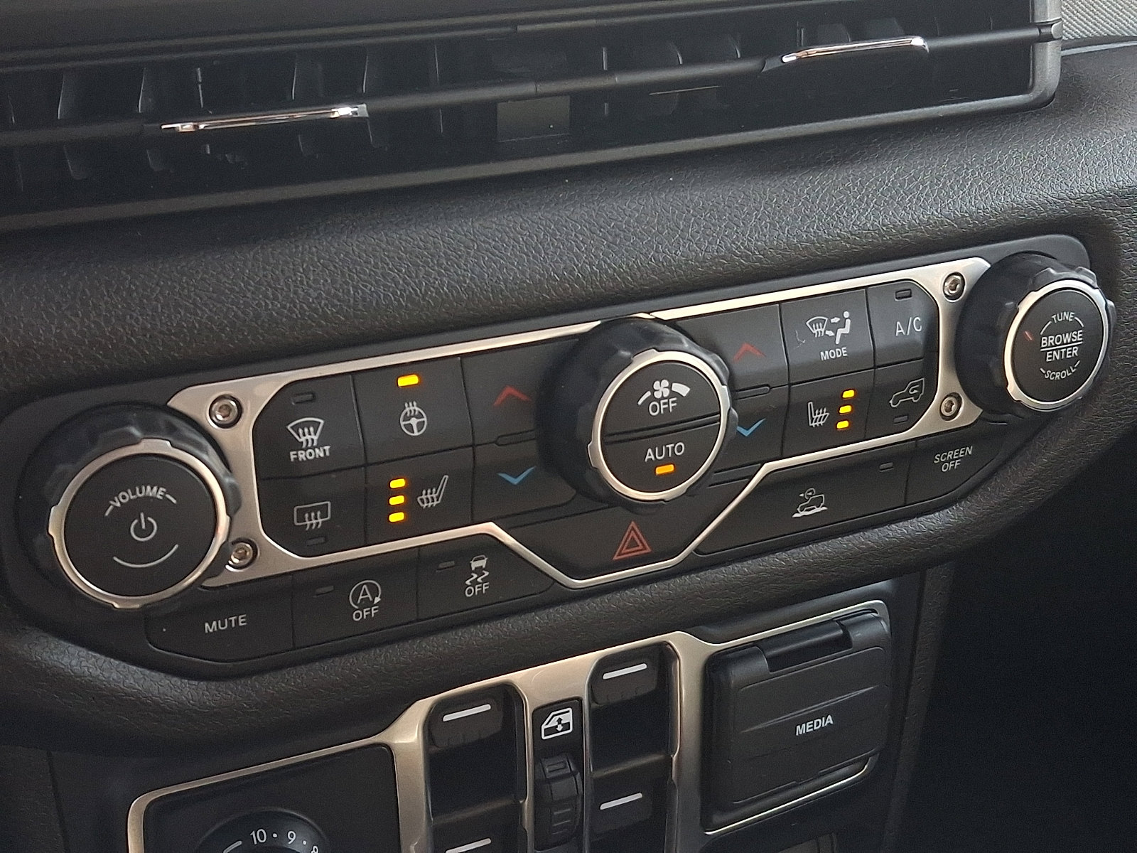 Certified 2024 Jeep Gladiator Willys image 16