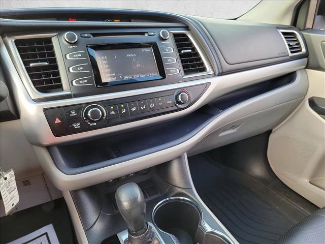 Used 2019 Toyota Highlander LE FWD image 21