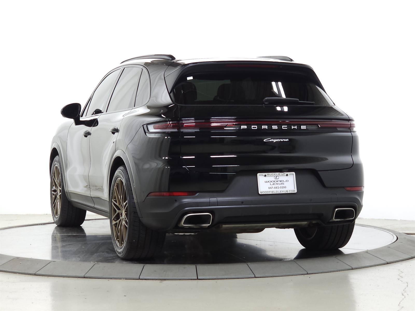 Used 2024 Porsche Cayenne AWD/4WD image 5