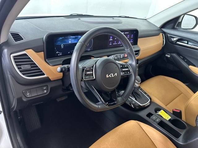 Used 2024 Kia Seltos SX w/ SX Sunroof Package image 13