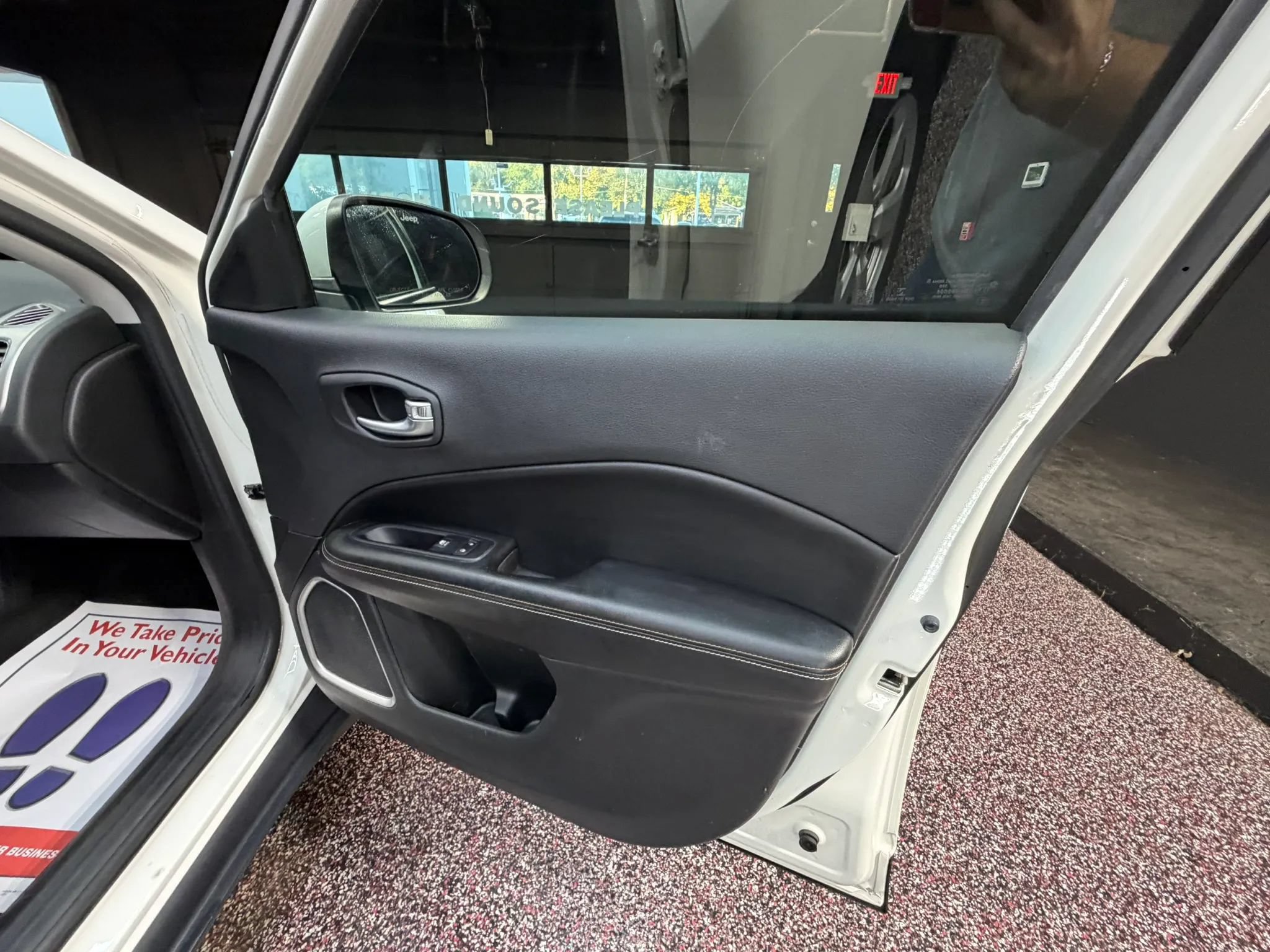 Used 2019 Jeep Compass Latitude w/ Cold Weather Group AWD/4WD image 34