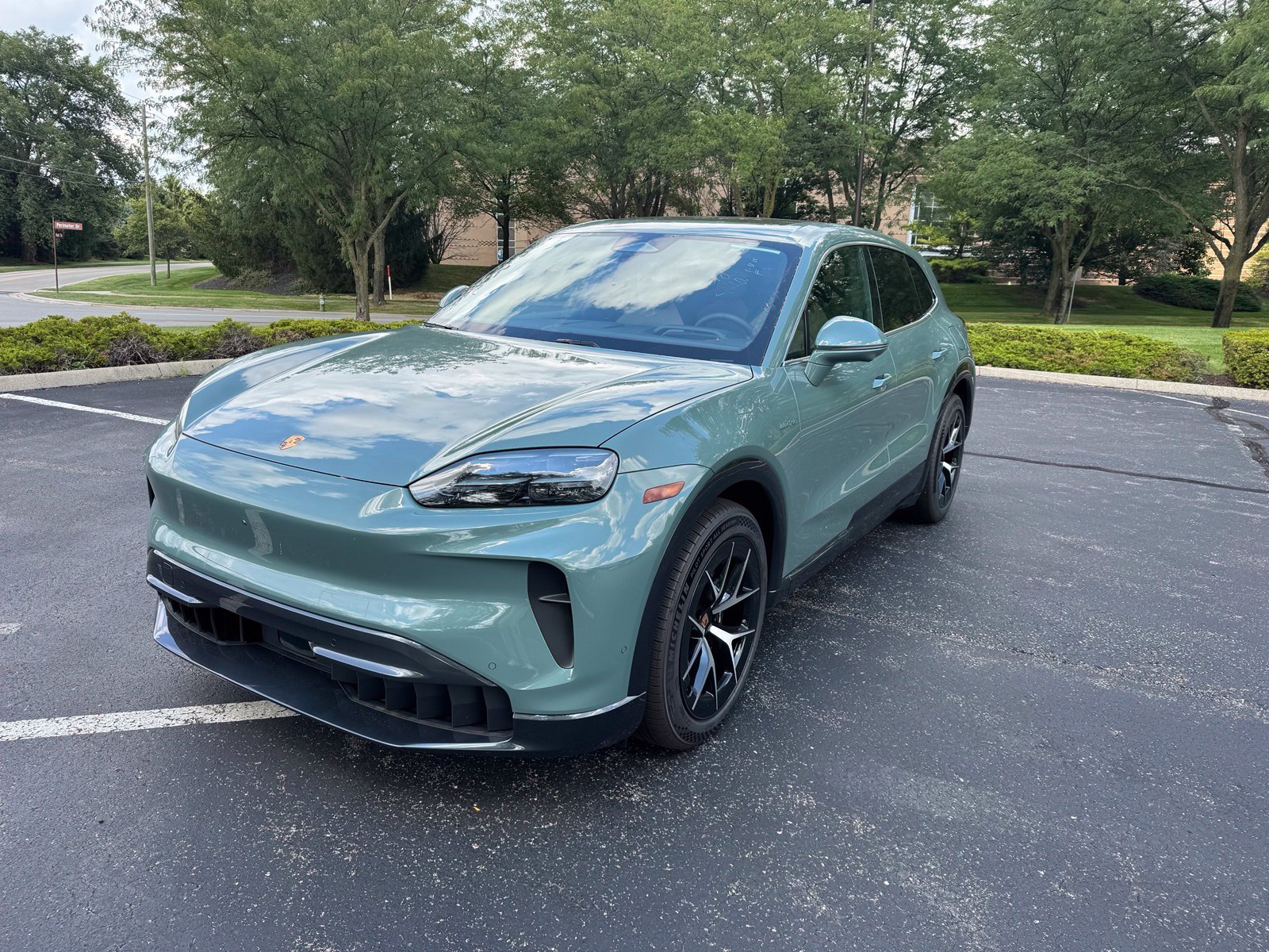 New 2026 Porsche Cayenne Electric AWD/4WD image 1