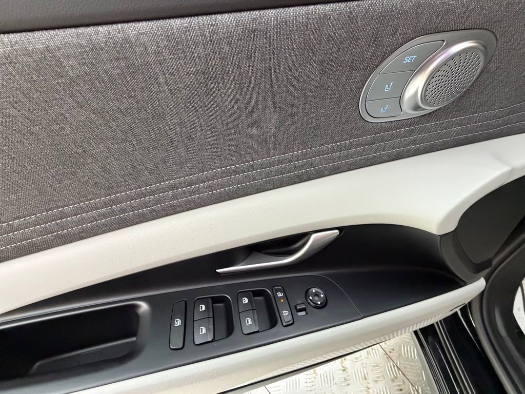 Certified 2025 Hyundai Elantra Limited image 27