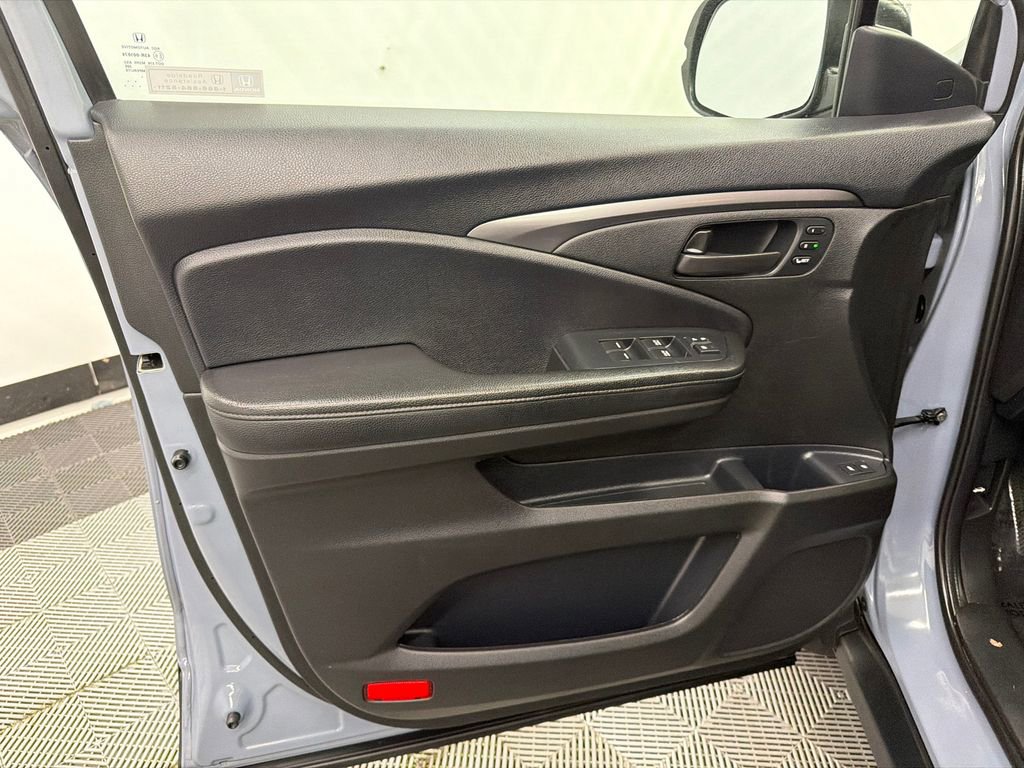 Used 2023 Honda Passport EX-L image 11