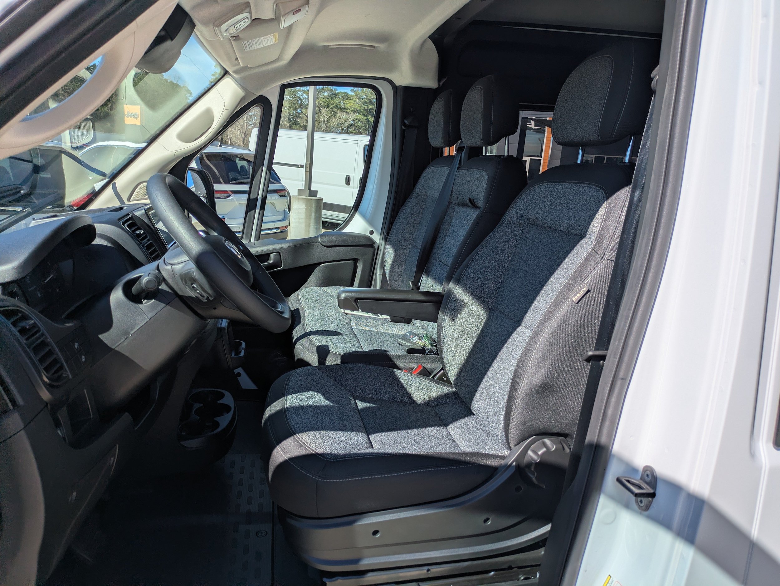 New 2026 RAM ProMaster 3500 w/ Crew Van Package FWD image 4