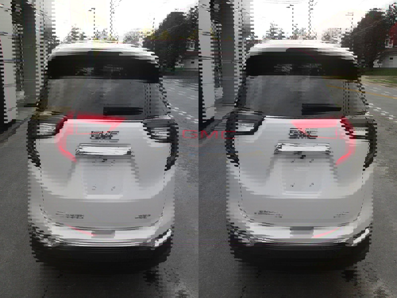 Certified 2024 GMC Terrain SLT w/ Infotainment Package II image 4