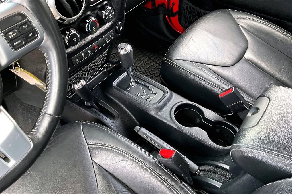 Used 2015 Jeep Wrangler Unlimited Rubicon image 17