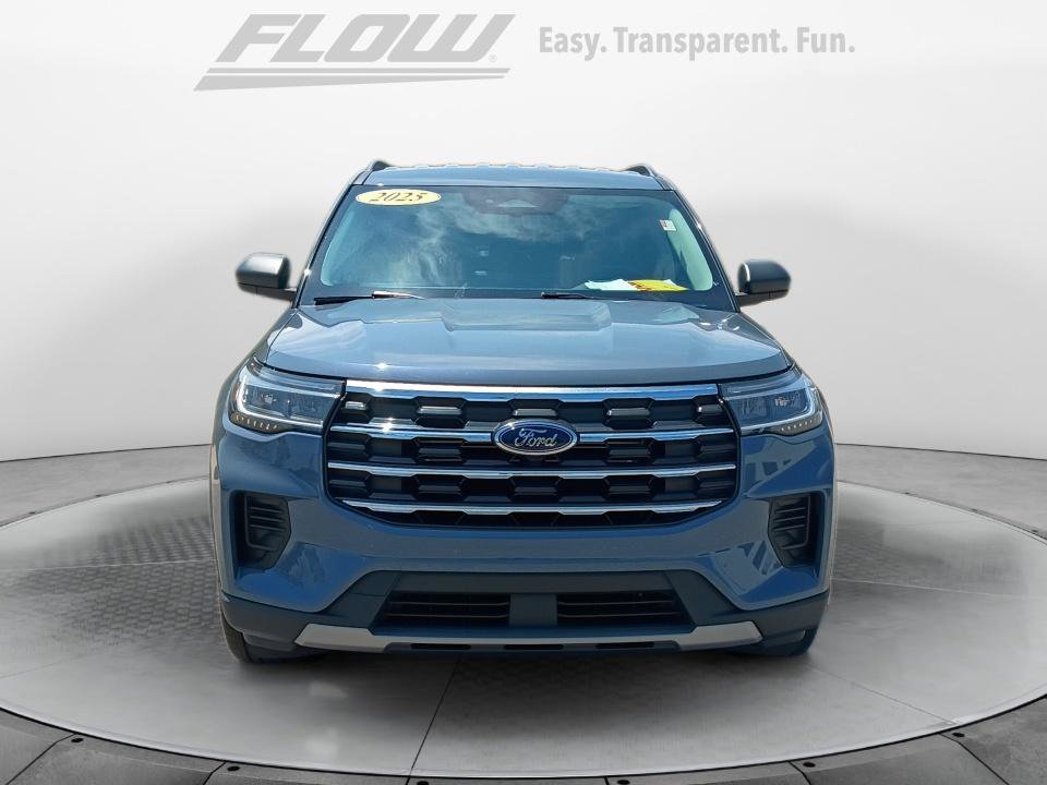 Used 2025 Ford Explorer Active RWD image 3