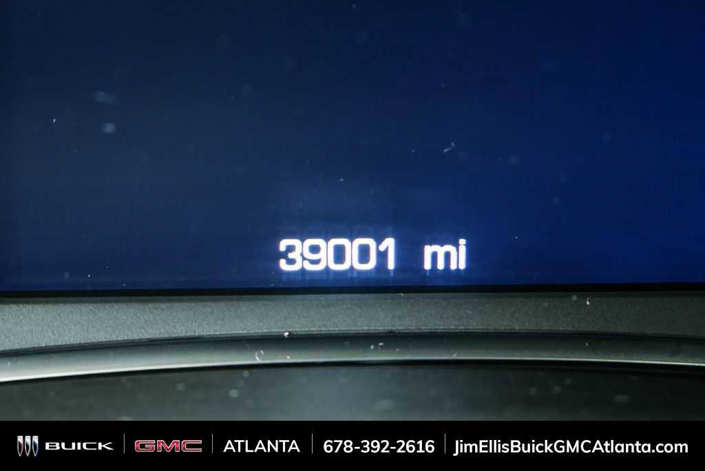 Used 2024 GMC Terrain SLE image 8