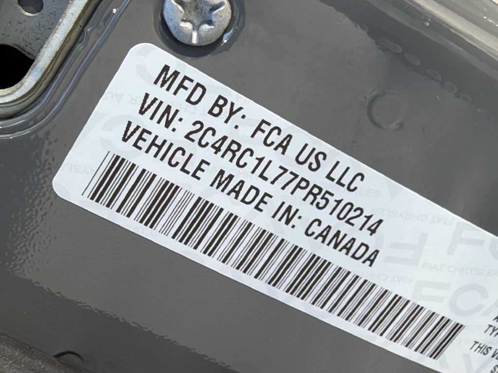 Used 2023 Chrysler Pacifica Touring-L FWD image 34