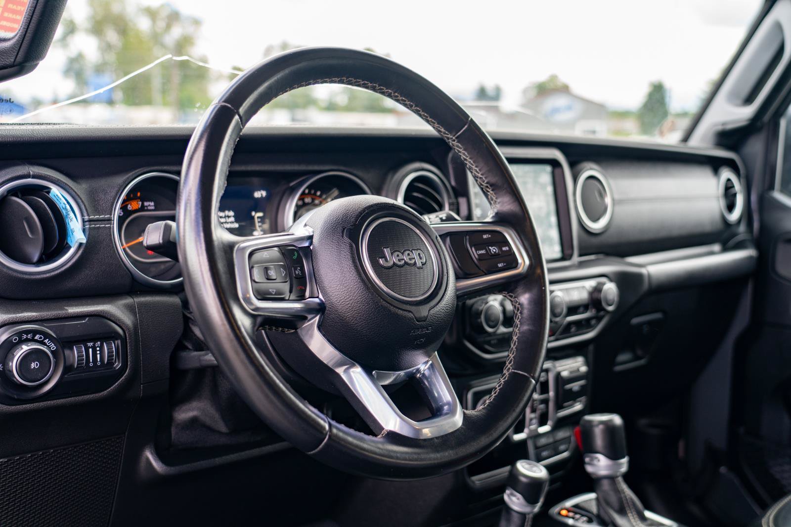 Used 2020 Jeep Wrangler Unlimited Sahara AWD/4WD image 15