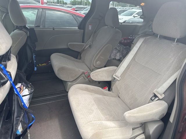Used 2015 Toyota Sienna LE image 9