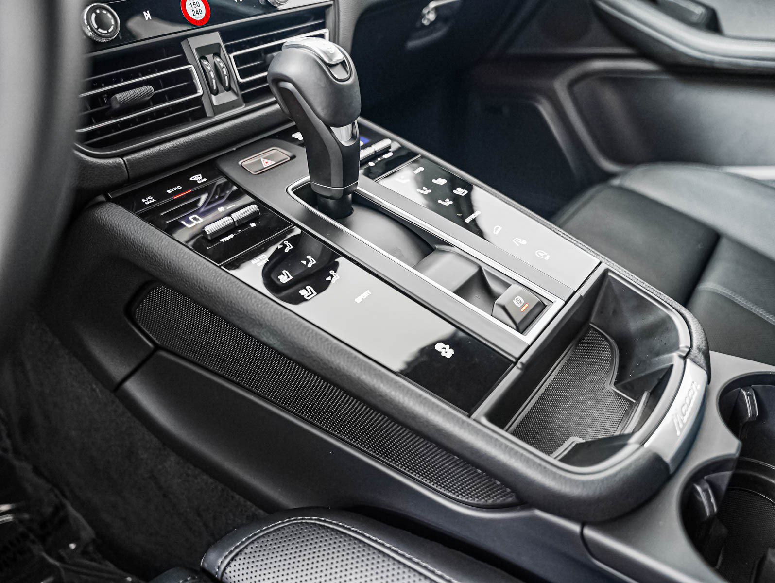 Certified 2026 Porsche Macan AWD/4WD image 20