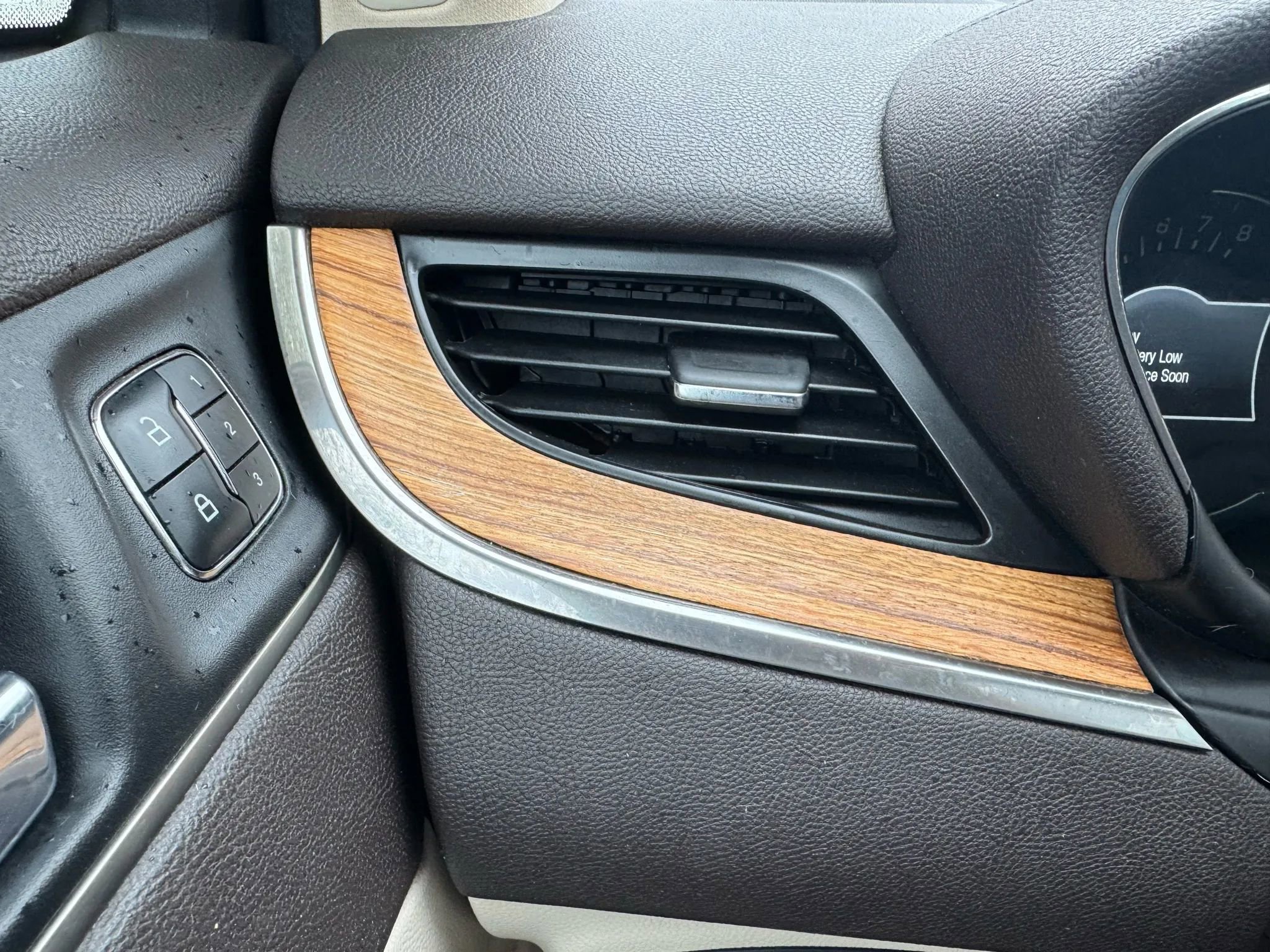 Used 2015 Lincoln MKC AWD w/ Equipment Group 101A Select image 20