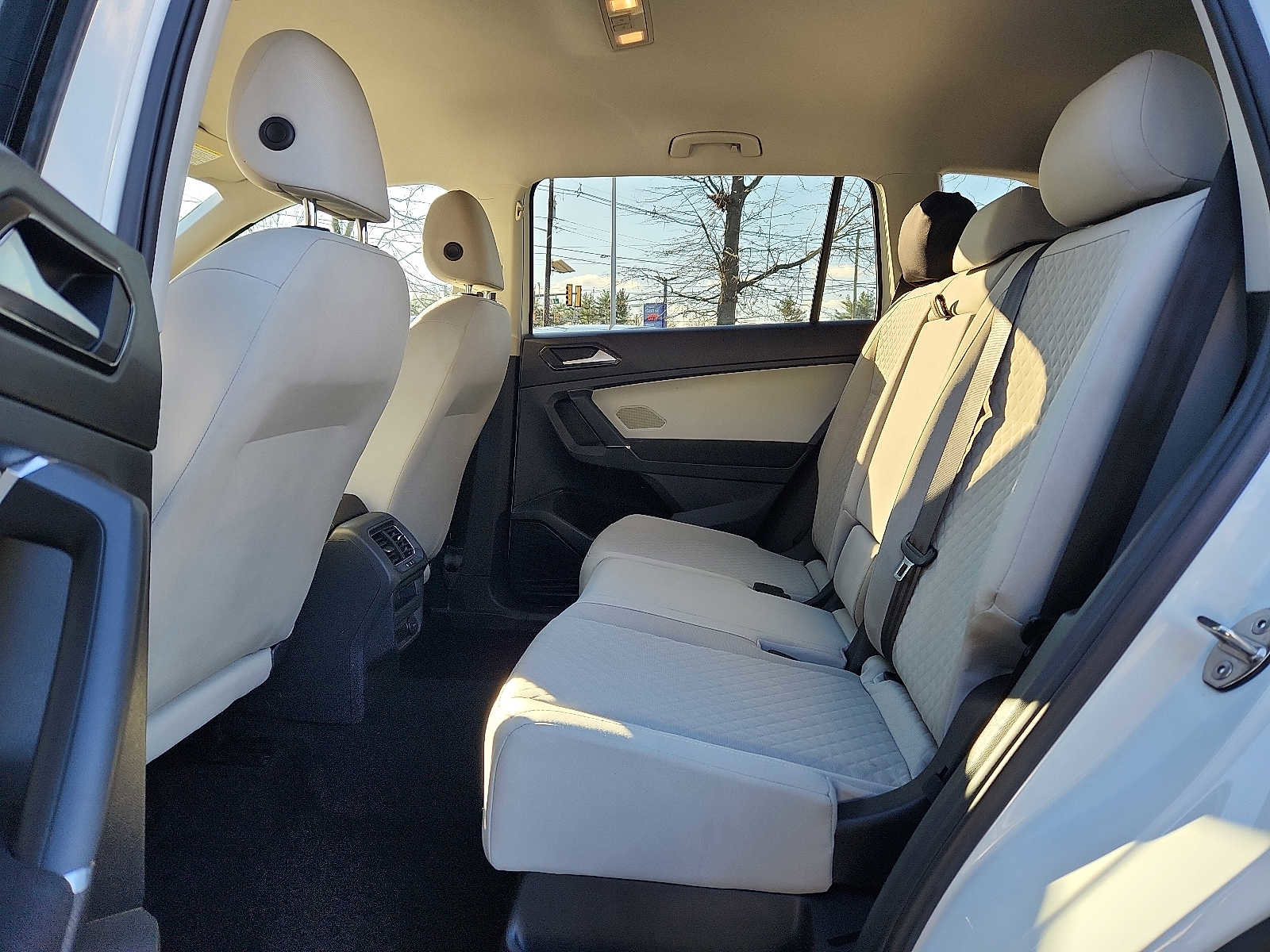 Used 2018 Volkswagen Tiguan S image 9