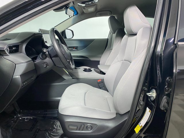Certified 2023 Toyota Venza LE image 10