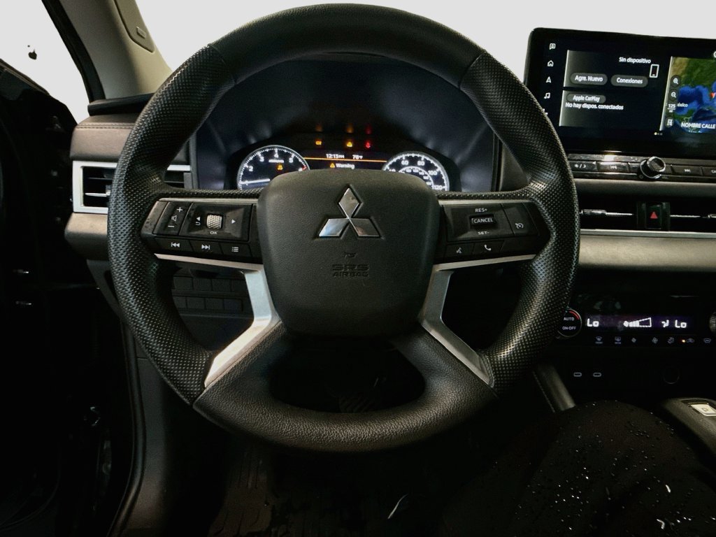 Used 2025 Mitsubishi Outlander ES AWD/4WD image 12