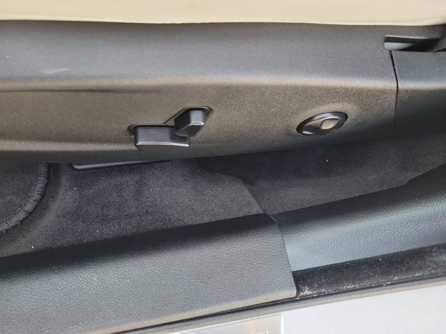 Used 2015 Chrysler 300 C RWD image 23