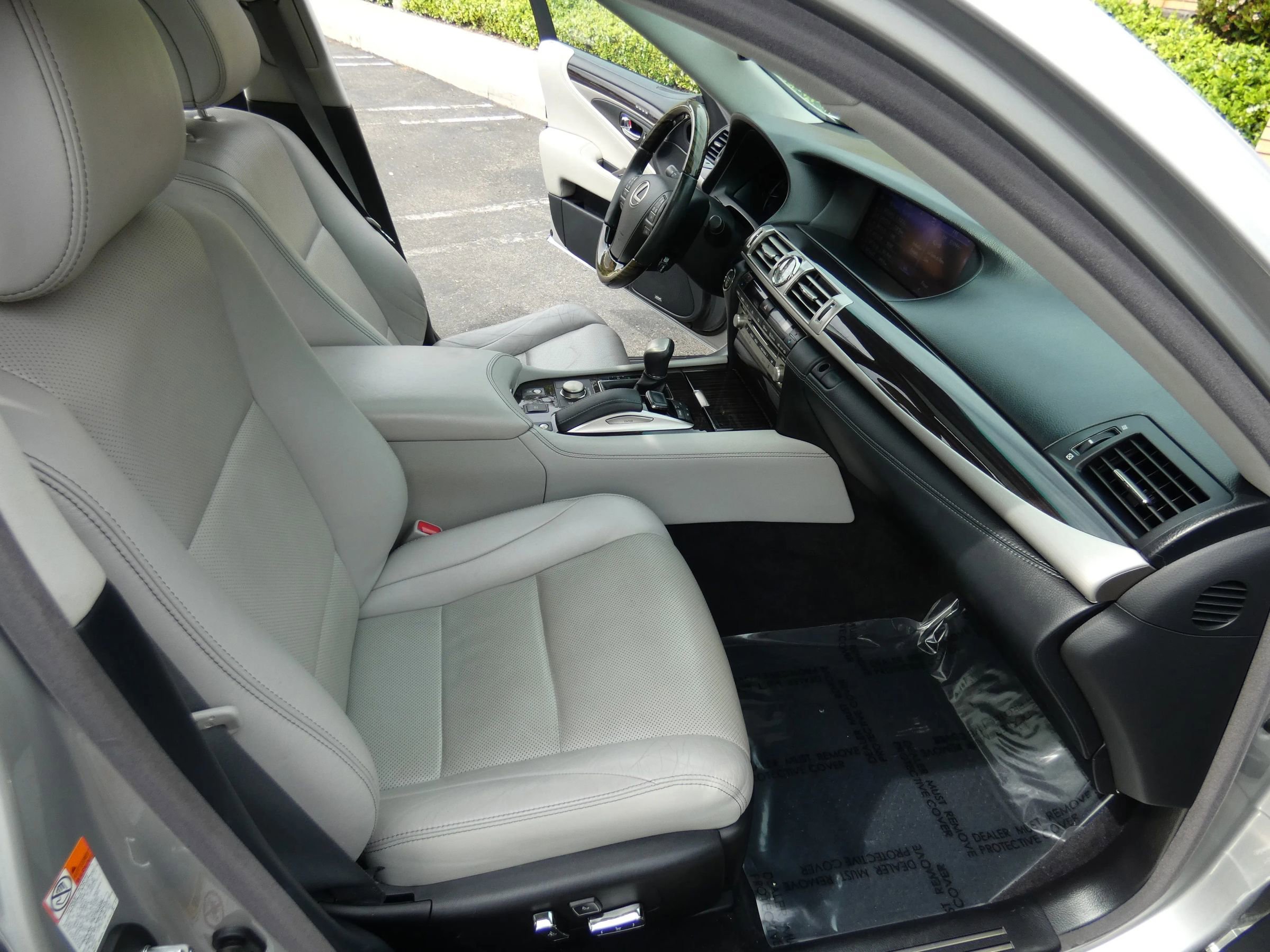 Used 2016 Lexus LS 460 w/ Comfort Package image 26