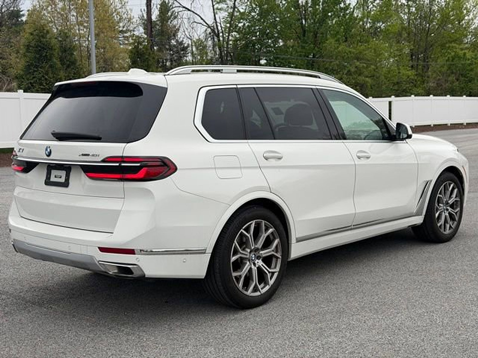 Used 2024 BMW X7 xDrive40i w/ Premium Package AWD/4WD image 7