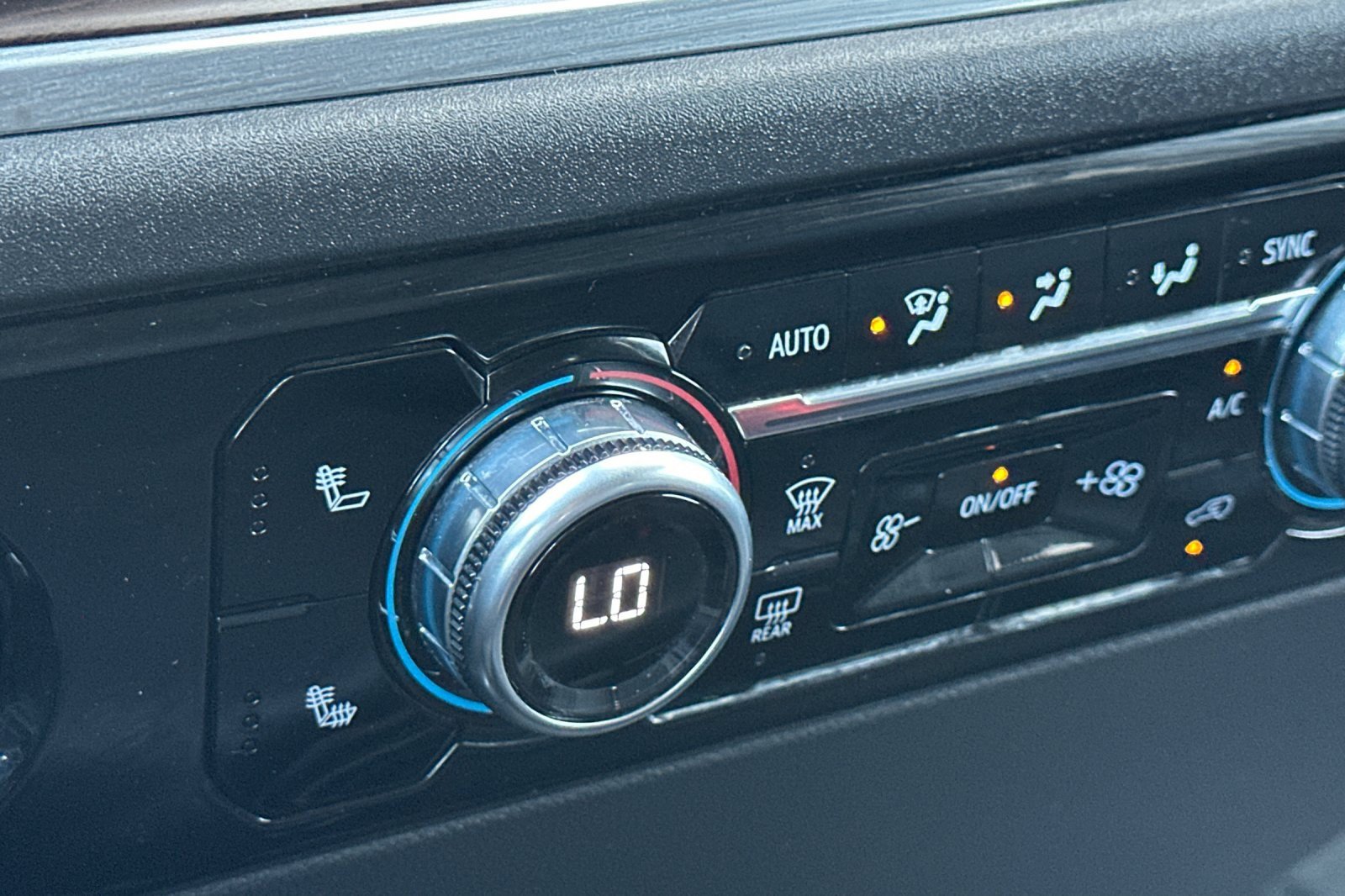 Used 2024 GMC Sierra 1500 SLT image 27