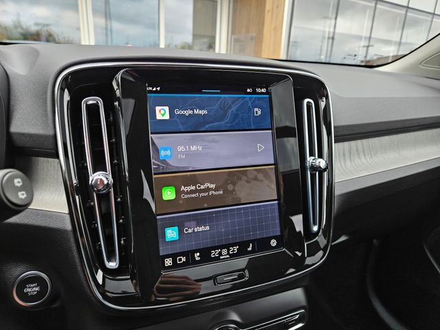 Certified 2025 Volvo XC40 B5 Plus AWD/4WD image 22