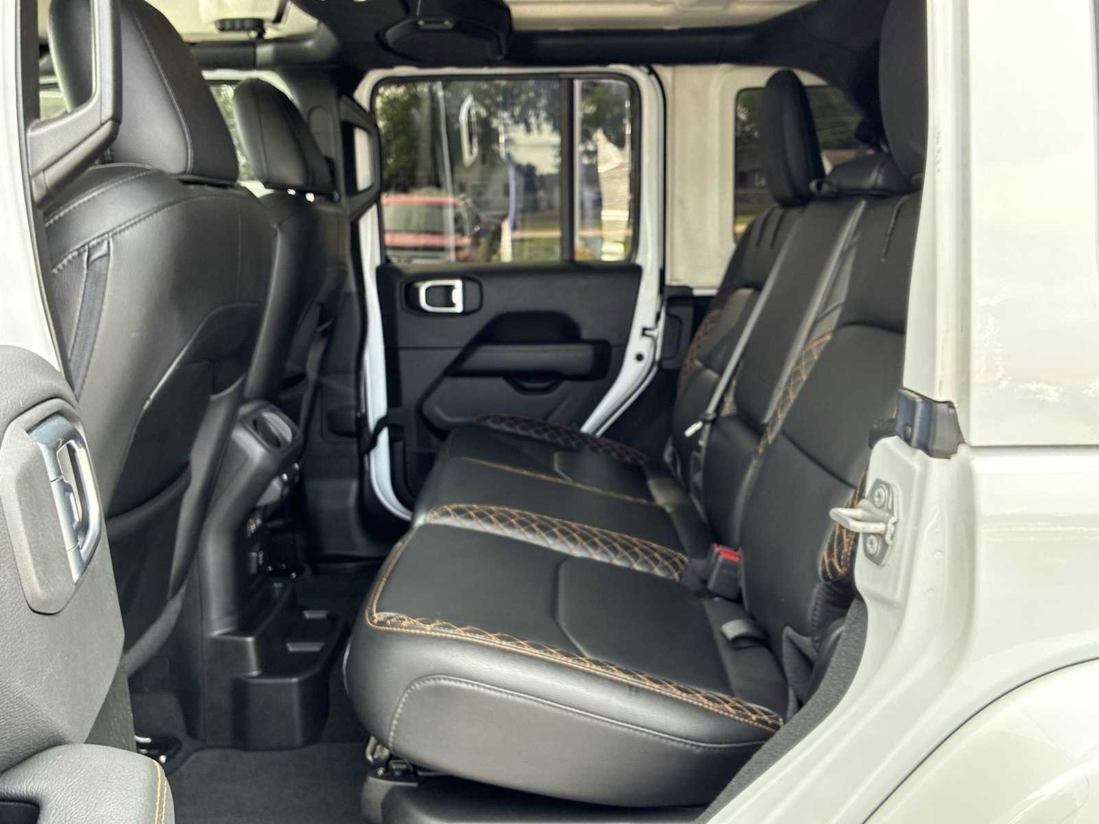 Used 2022 Jeep Wrangler Unlimited Sahara image 25