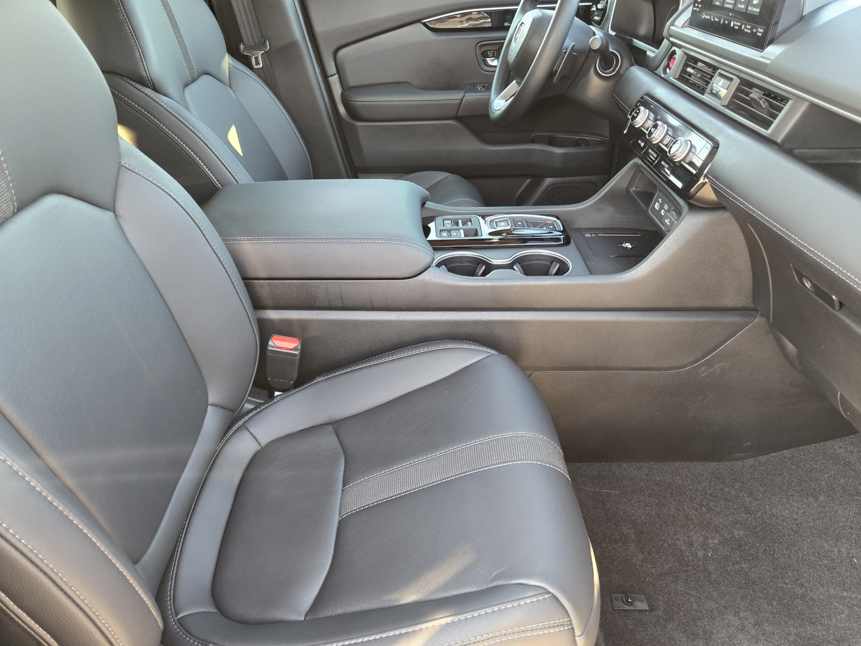 Certified 2025 Honda Pilot Touring image 10