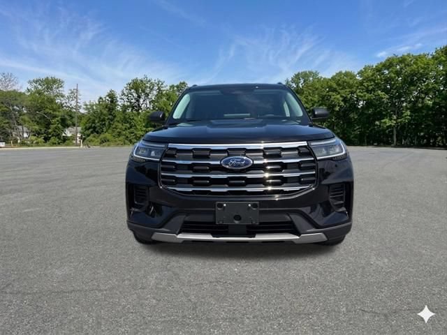 Used 2026 Ford Explorer Active AWD/4WD image 3