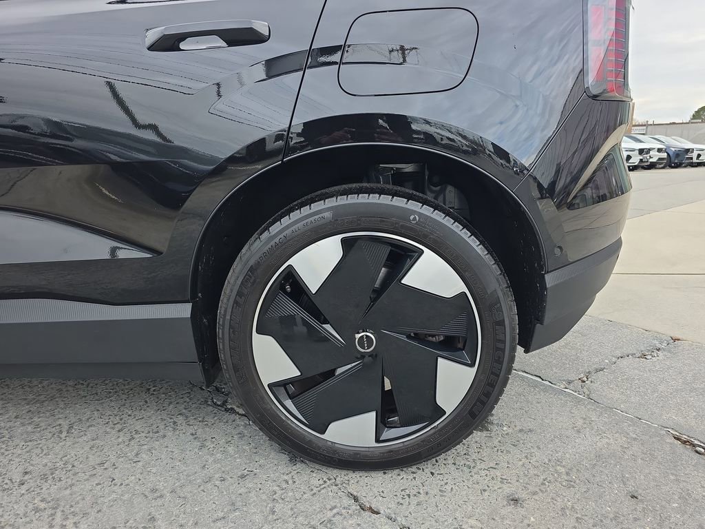 Certified 2025 Volvo EX30 Ultra w/ Climate Package image 41
