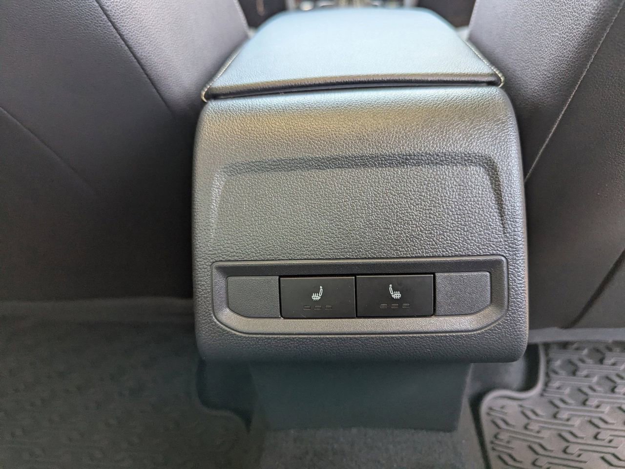 Used 2025 Volkswagen Jetta SEL image 14