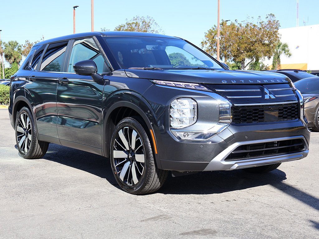 New 2025 Mitsubishi Outlander SE image 2