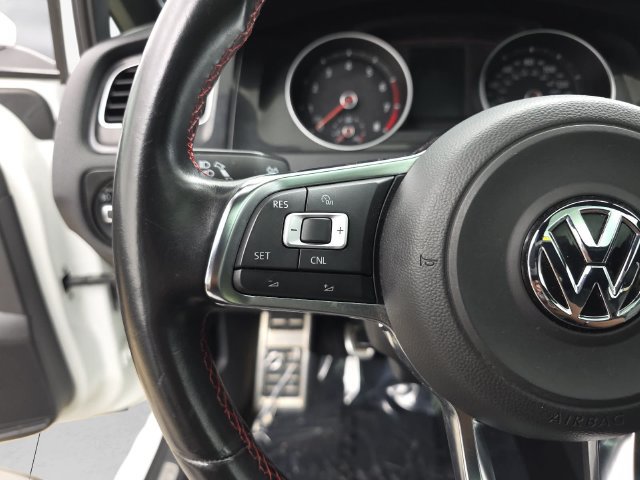 Used 2015 Volkswagen GTI SE FWD image 17