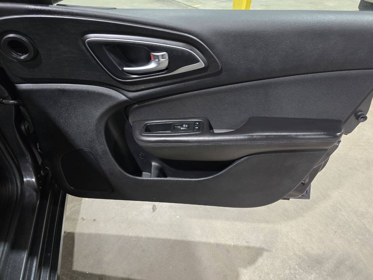 Used 2015 Chrysler 200 Limited w/ Convenience Group FWD image 29