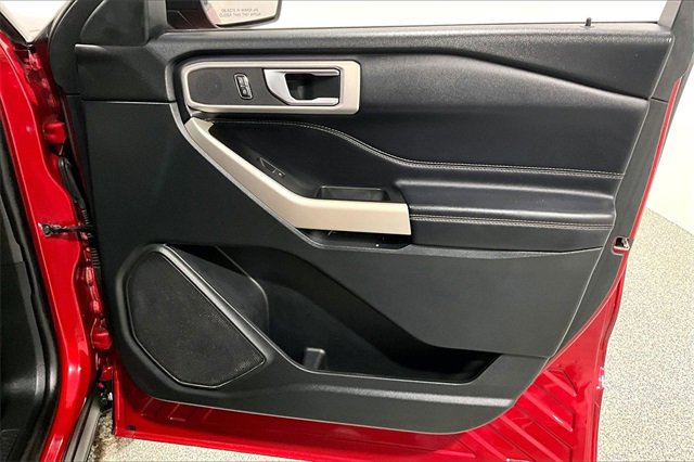 Used 2021 Ford Explorer XLT image 30