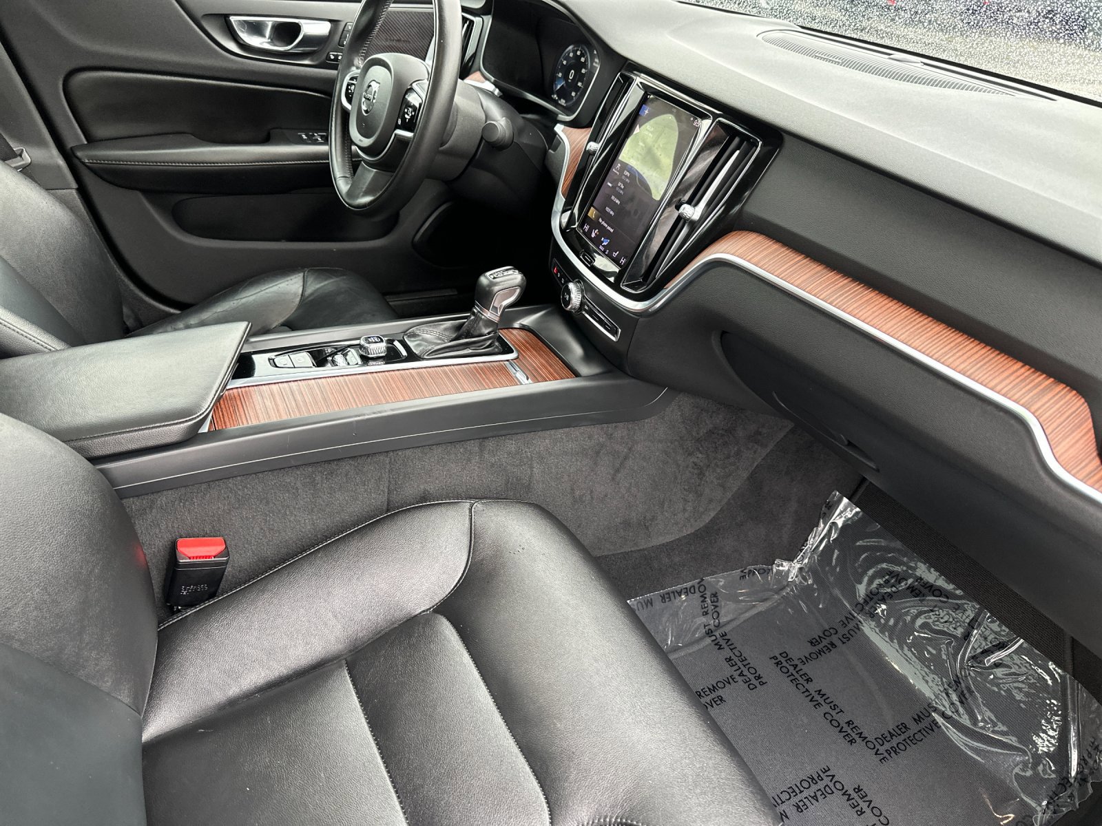 Used 2021 Volvo S60 T5 Momentum w/ Advanced Package image 15