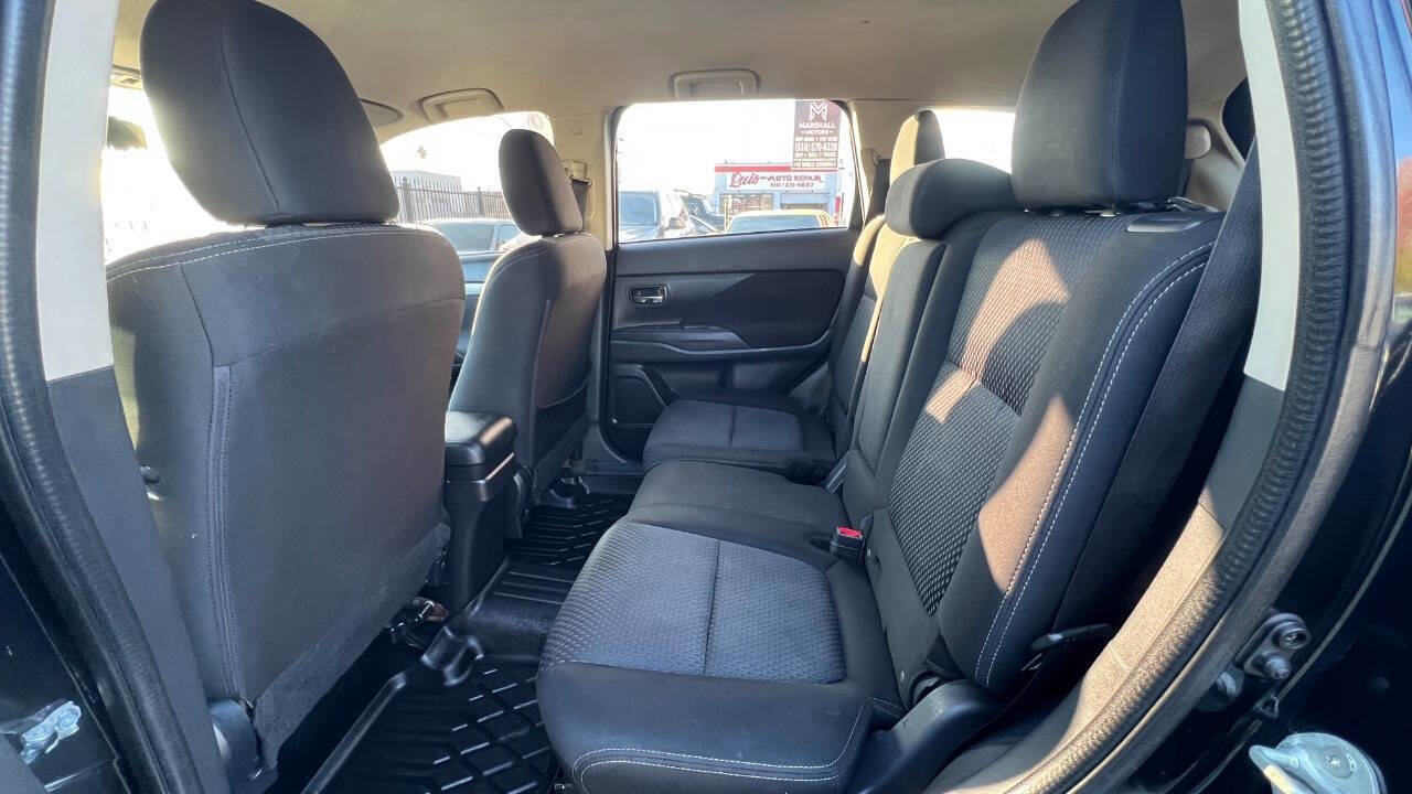 Used 2016 Mitsubishi Outlander SE image 13