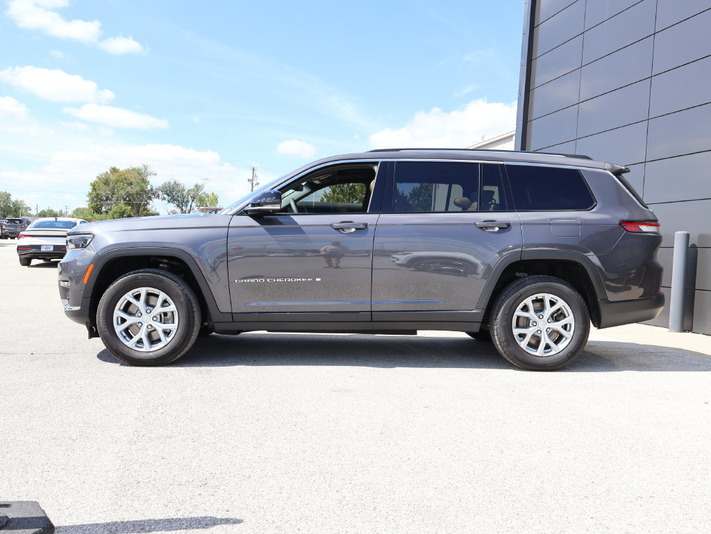Used 2023 Jeep Grand Cherokee L Limited w/ Luxury Tech Group II AWD/4WD image 2