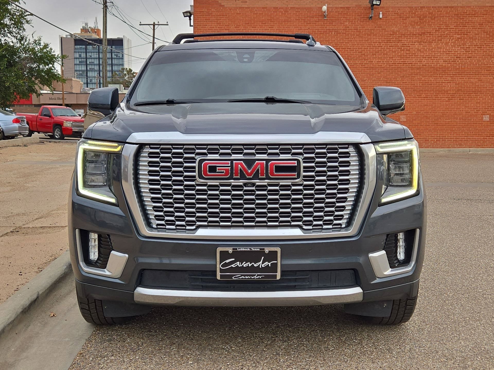 Used 2021 GMC Yukon XL Denali w/ Denali Premium Package AWD/4WD image 10
