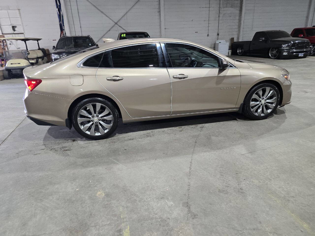 Used 2018 Chevrolet Malibu Premier w/ Premier Sun and Wheel Package FWD image 14