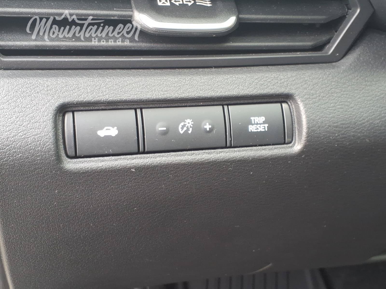 Used 2025 Nissan Altima 2.5 SR w/ SR Premium Package AWD/4WD image 38